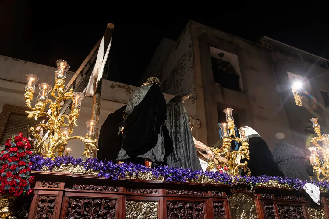 Algeciras vive su Viernes Santo m&aacute;s sobrecogedor en im&aacute;genes_095
