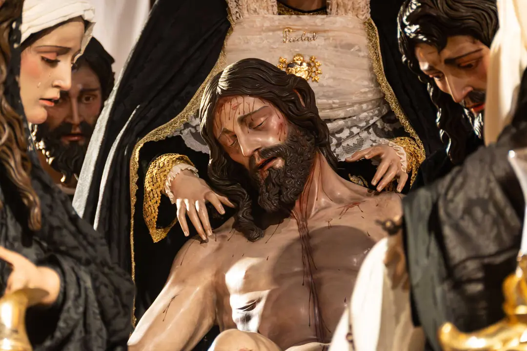 Algeciras vive su Viernes Santo m&aacute;s sobrecogedor en im&aacute;genes_097
