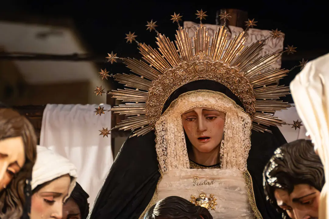 Algeciras vive su Viernes Santo m&aacute;s sobrecogedor en im&aacute;genes_098