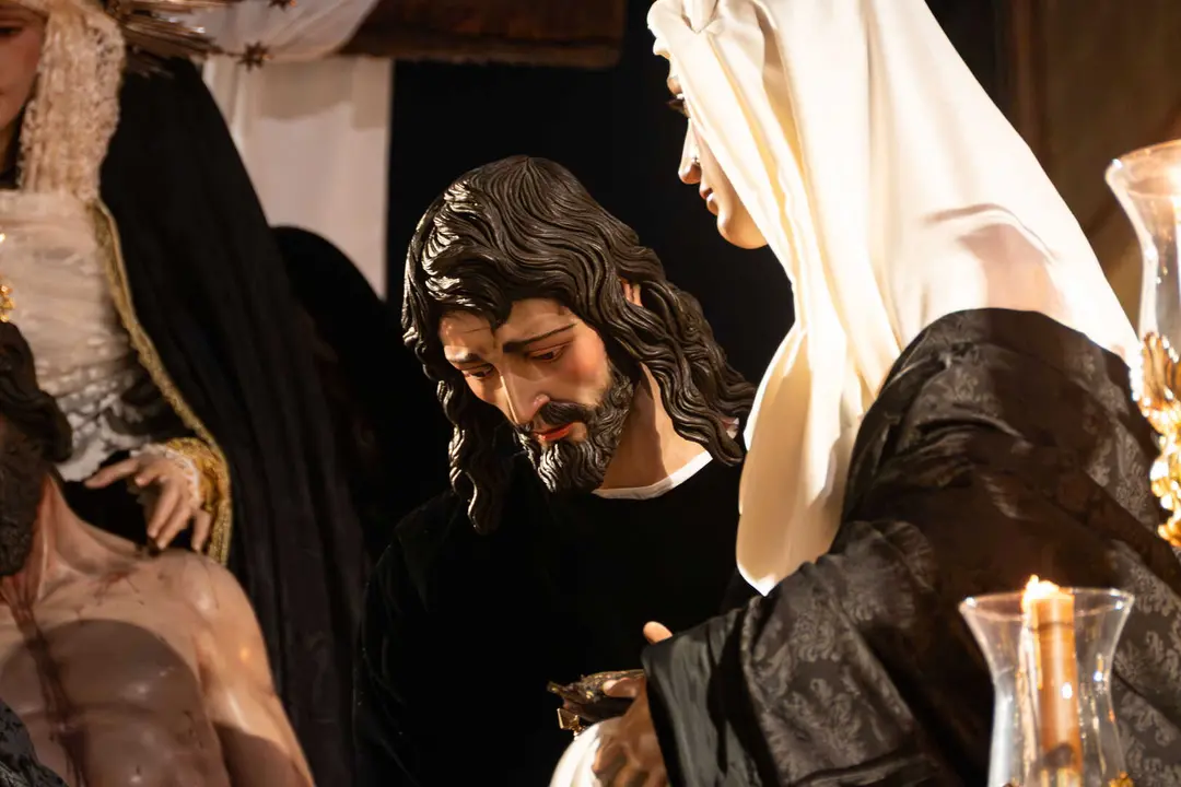 Algeciras vive su Viernes Santo m&aacute;s sobrecogedor en im&aacute;genes_100