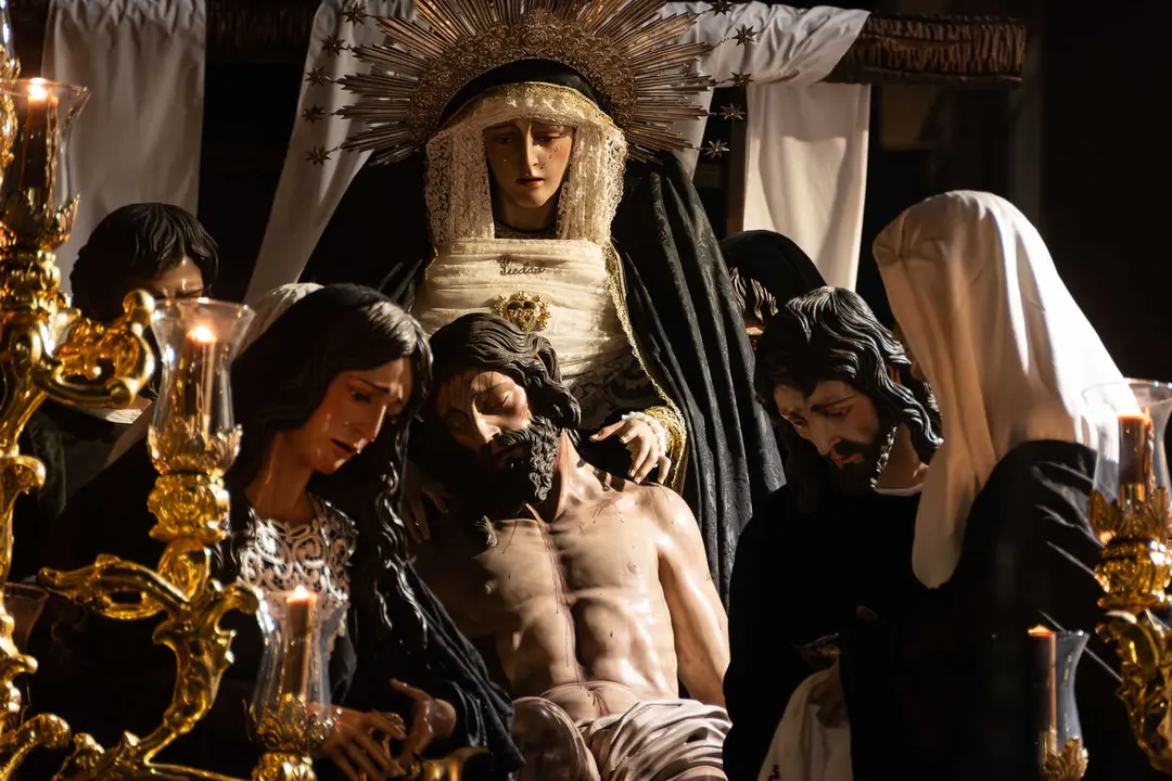 Algeciras vive su Viernes Santo m&aacute;s sobrecogedor en im&aacute;genes_101