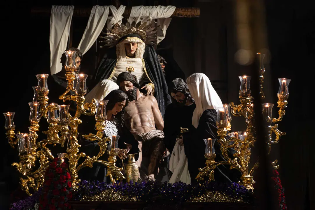 Algeciras vive su Viernes Santo m&aacute;s sobrecogedor en im&aacute;genes_102