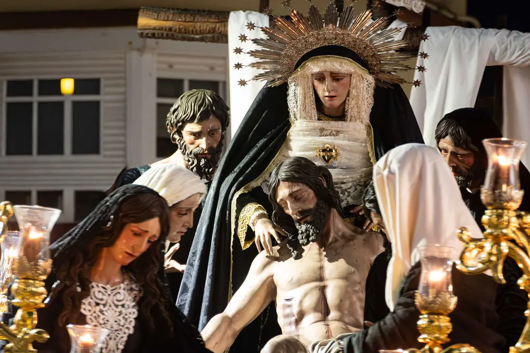 Algeciras vive su Viernes Santo m&aacute;s sobrecogedor en im&aacute;genes_114