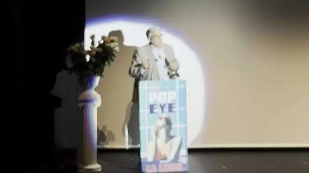 Imagen del momento del discurso de Juan Manuel de Prada durante la gala de los Premios Pop Eye 2026