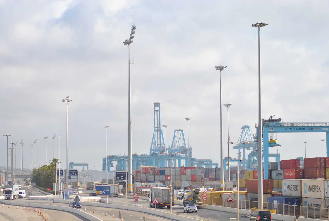 Vista general del Puerto de Algeciras durante una jornada de actividad habitual en sus muelles