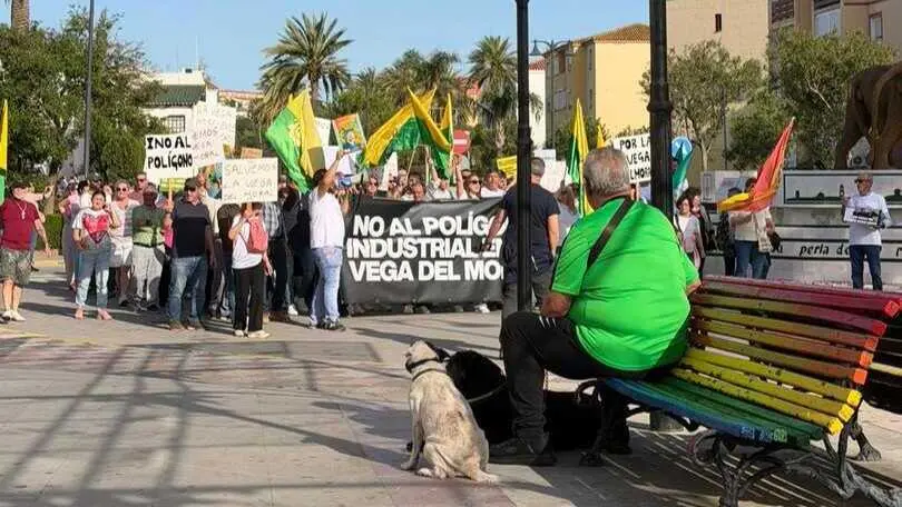 La manifestaci&oacute;n celebrada el pasado s&aacute;bado contra la construcci&oacute;n de un pol&iacute;gono industrial en la Vega del Moral ha vuelto a situar en el centro del debate p&uacute;blico un asunto que preocupa cada vez m&aacute;s en Los Barrios - FOTO: Carlos Salas
