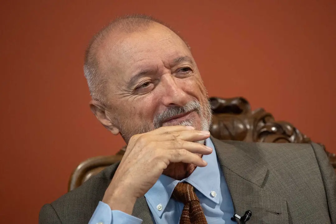 El escritor Arturo P&eacute;rez-Reverte, uno de los autores confirmados para el Festival Literario de Gibraltar 2026