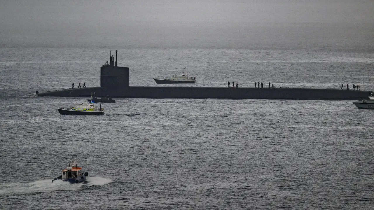 El submarino nuclear estadounidense durante su escala en la Base Naval de Gibraltar.