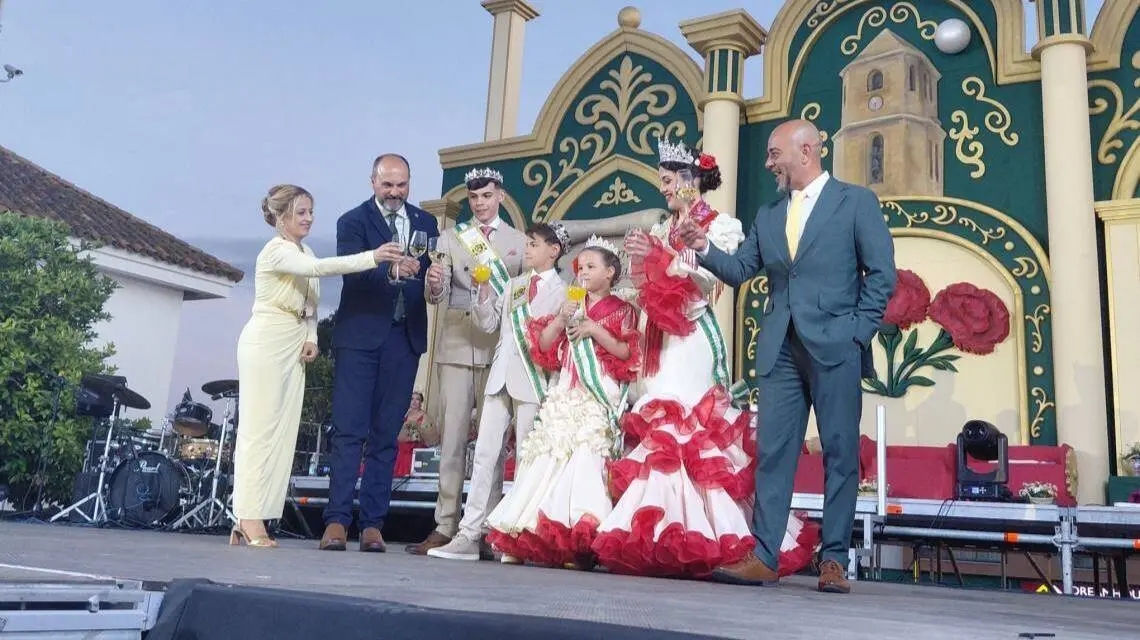 Acto de coronaci&oacute;n de las cortes de honor de la Feria de Los Barrios 2026.