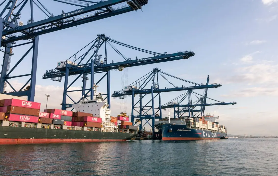 Imagen de la actividad portuaria y terminal de contenedores en el Puerto de Algeciras