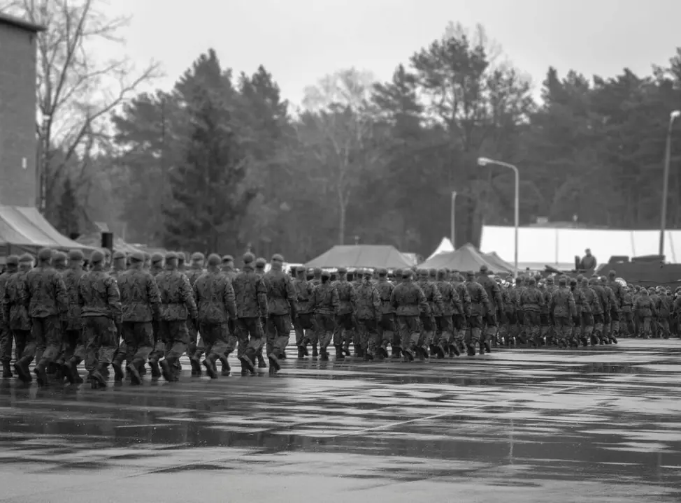 Imagen de archivo de varios militares durante unas maniobras de formaci&oacute;n y entrenamiento.