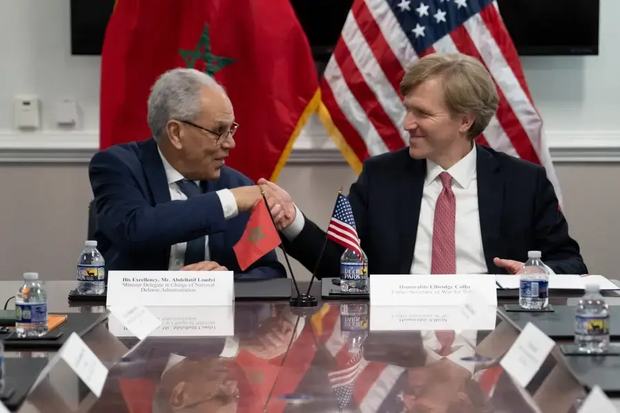 Representantes de Estados Unidos y Marruecos durante la firma del nuevo acuerdo de cooperaci&oacute;n militar entre ambos pa&iacute;ses.
