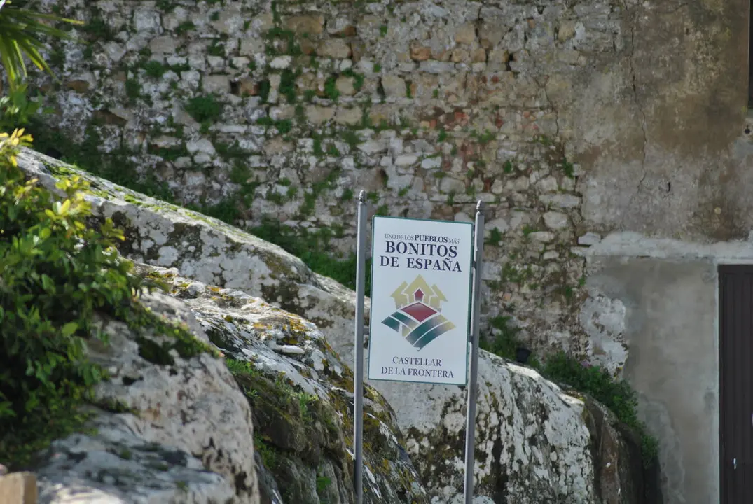 El programa incluye visitas a Castellar, Vejer, Grazalema, Benamahoma, Setenil de las Bodegas y Zahara de la Sierra