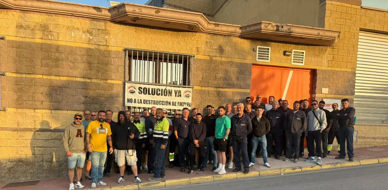 Trabajadores de Serveo Industria durante una de las jornadas de huelga en San Roque