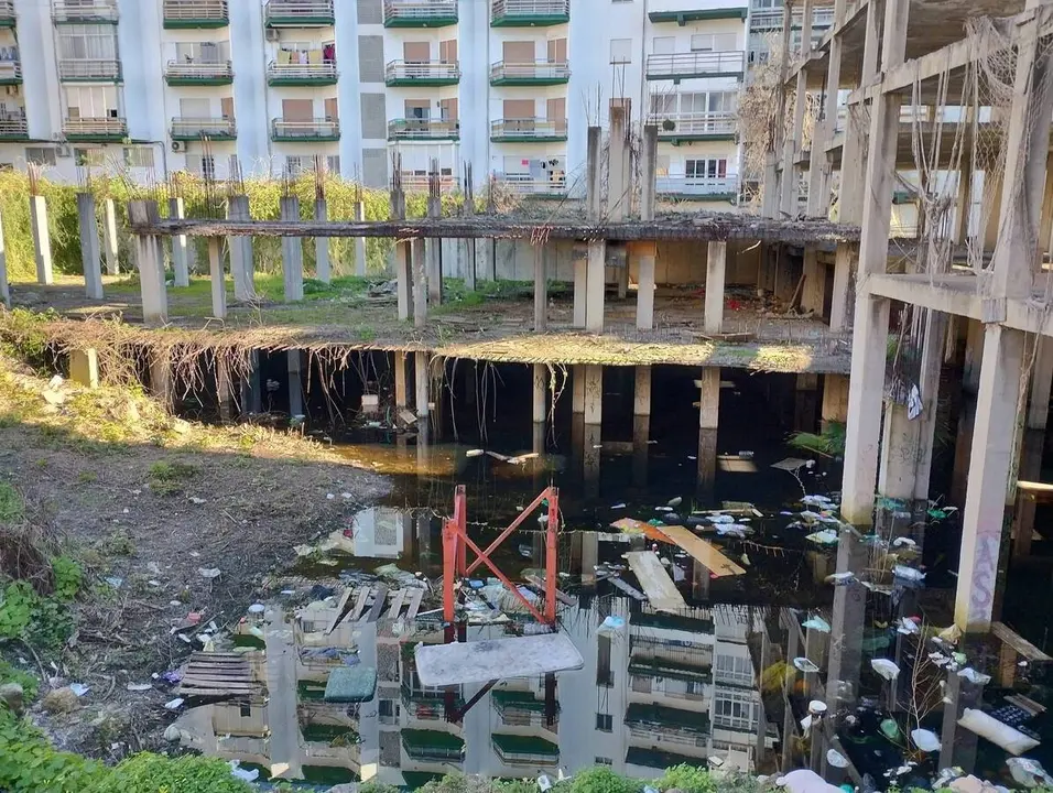 Estado actual de uno de los solares abandonados denunciados por los vecinos de Salesianos