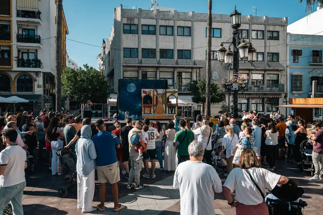 La Plaza Alta se llena de familias con el musical de &ldquo;La Bella y la Bestia&rdquo; en la Feria de los Parques Naturales_04_FOTO FJ BEN&Iacute;TEZ