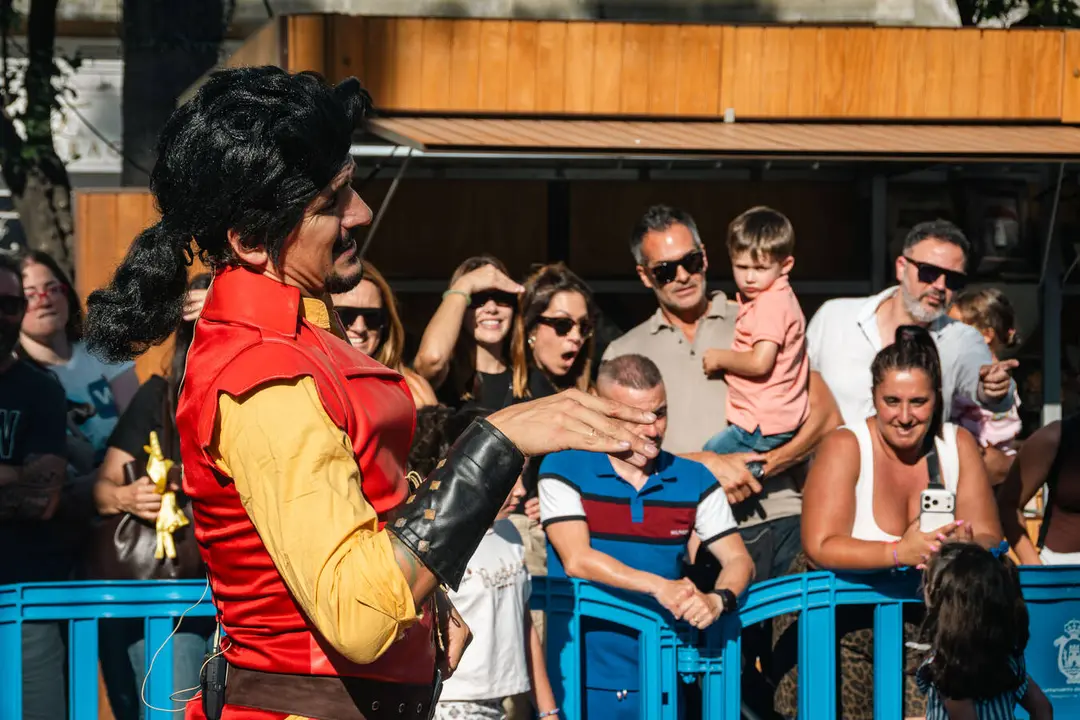 La Plaza Alta se llena de familias con el musical de &ldquo;La Bella y la Bestia&rdquo; en la Feria de los Parques Naturales_08_FOTO FJ BEN&Iacute;TEZ