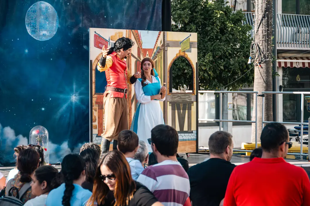 La Plaza Alta se llena de familias con el musical de &ldquo;La Bella y la Bestia&rdquo; en la Feria de los Parques Naturales_15_FOTO FJ BEN&Iacute;TEZ