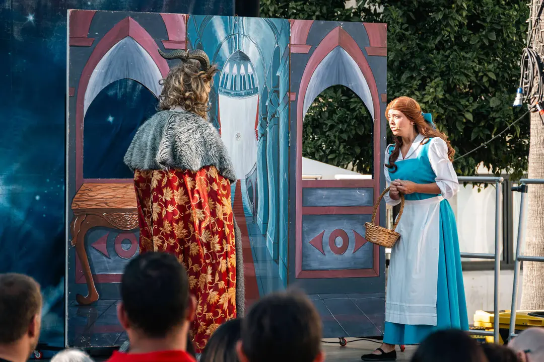 La Plaza Alta se llena de familias con el musical de &ldquo;La Bella y la Bestia&rdquo; en la Feria de los Parques Naturales_28_FOTO FJ BEN&Iacute;TEZ