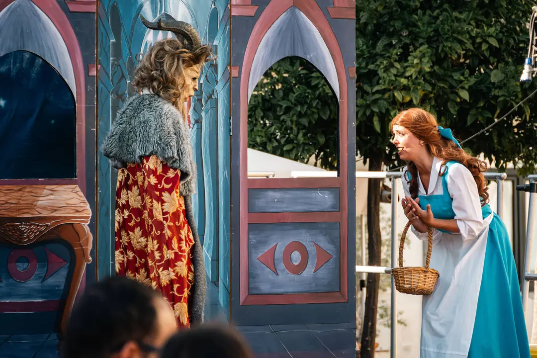 La Plaza Alta se llena de familias con el musical de &ldquo;La Bella y la Bestia&rdquo; en la Feria de los Parques Naturales_29_FOTO FJ BEN&Iacute;TEZ