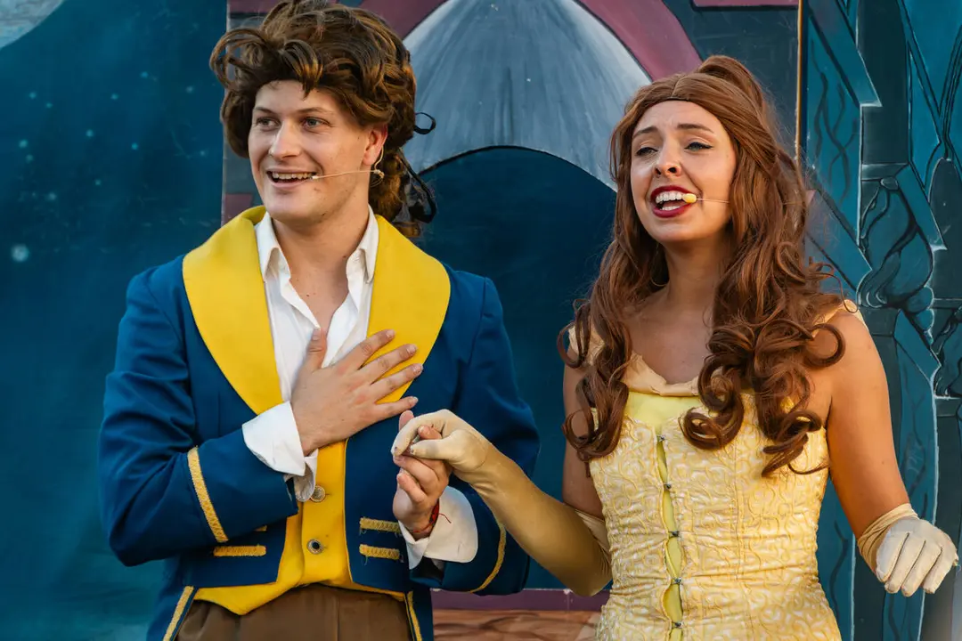 La Plaza Alta se llena de familias con el musical de &ldquo;La Bella y la Bestia&rdquo; en la Feria de los Parques Naturales_40_FOTO FJ BEN&Iacute;TEZ