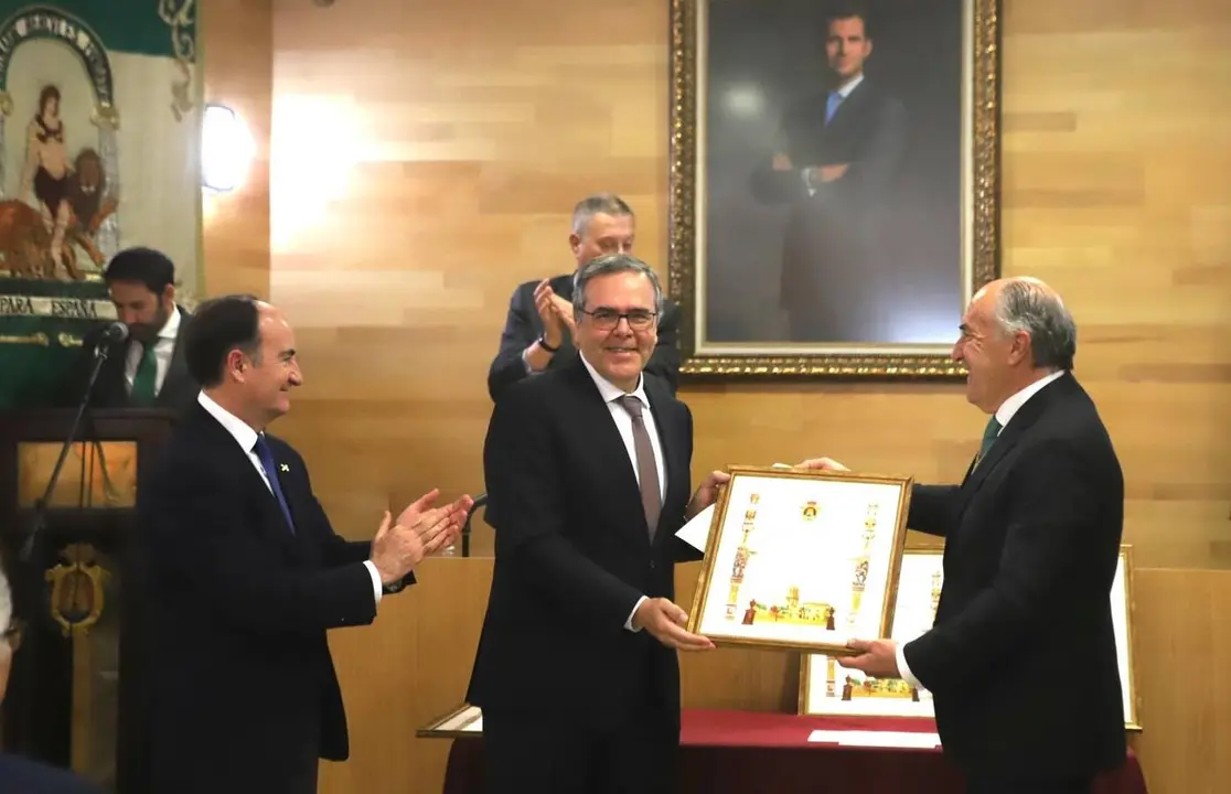 Representantes de la C&aacute;mara de Comercio de la Bah&iacute;a de Algeciras tras recibir el Premio Emprendimiento en la V edici&oacute;n de los Premios C&aacute;maras