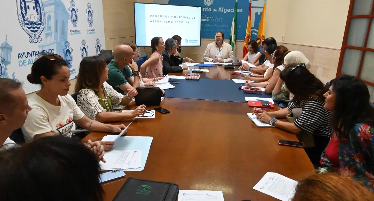 La Comisi&oacute;n Municipal de Absentismo Escolar analiza la evoluci&oacute;n del curso tras lograr corregir m&aacute;s del 60% de los casos detectados en la ciudad