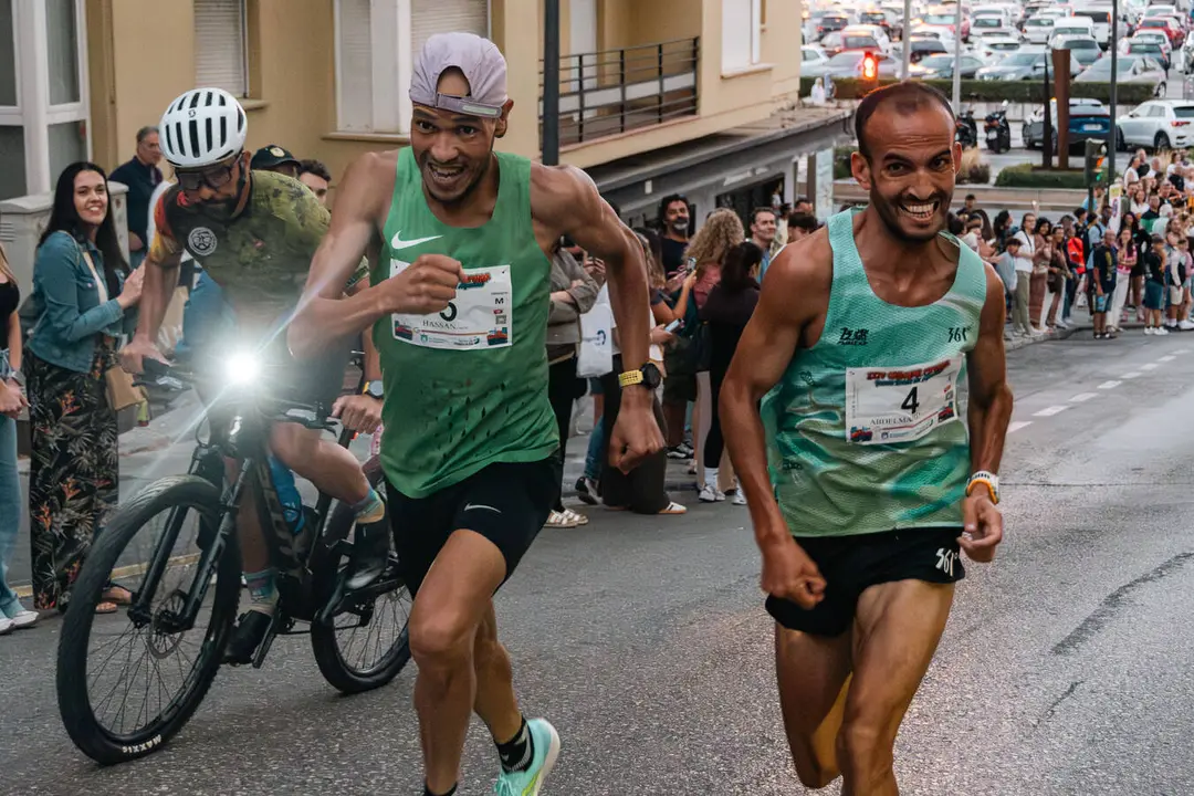 Participantes durante la XXIV Carrera Popular Puerto de Algeciras celebrada este fin de semana - FOTO: FJ Ben&iacute;tez