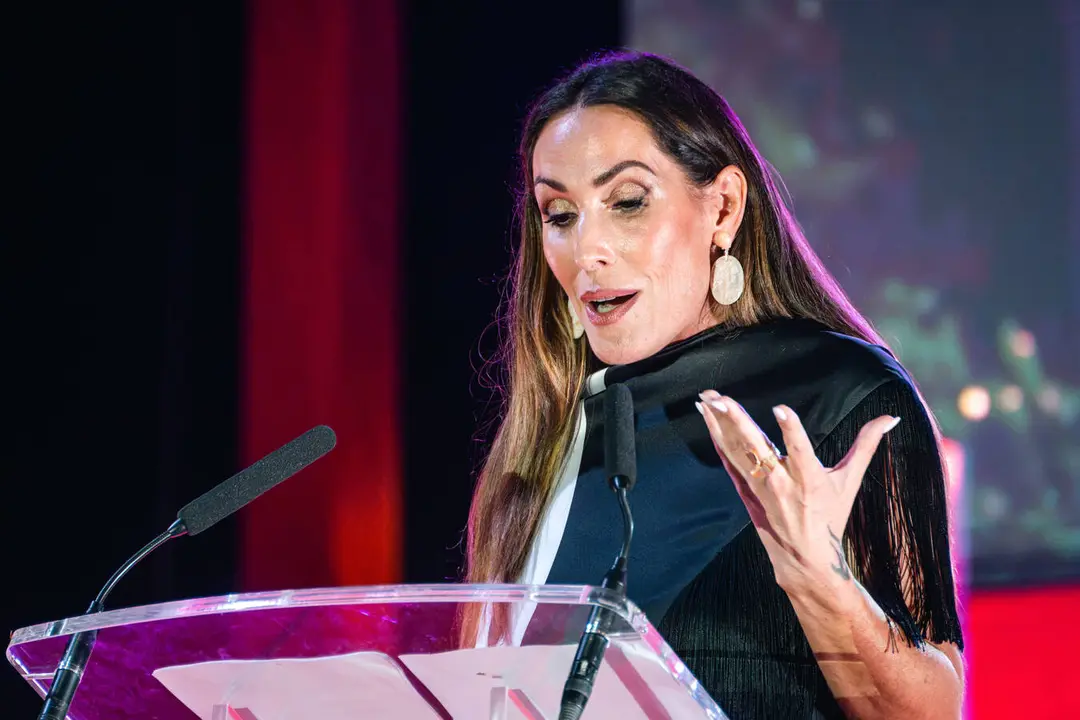 Mal&uacute; durante su emotivo preg&oacute;n en la gala de coronaci&oacute;n de la Feria Real de Algeciras 2026 - FOTO: FJ Ben&iacute;tez