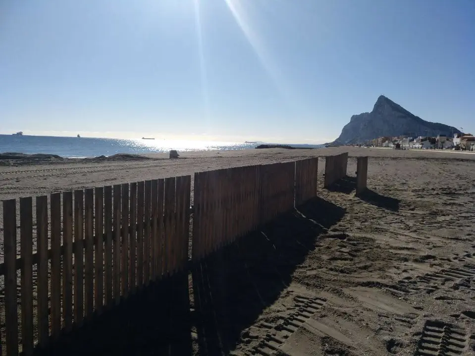 Tramo de la playa de Santa B&aacute;rbara que vuelve a quedar abierto al ba&ntilde;o tras el informe favorable de la Junta