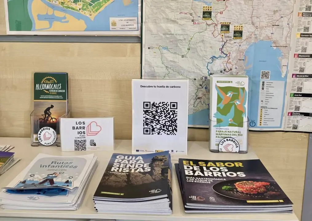 Material informativo distribuido en los hoteles de Los Barrios para impulsar un turismo m&aacute;s sostenible