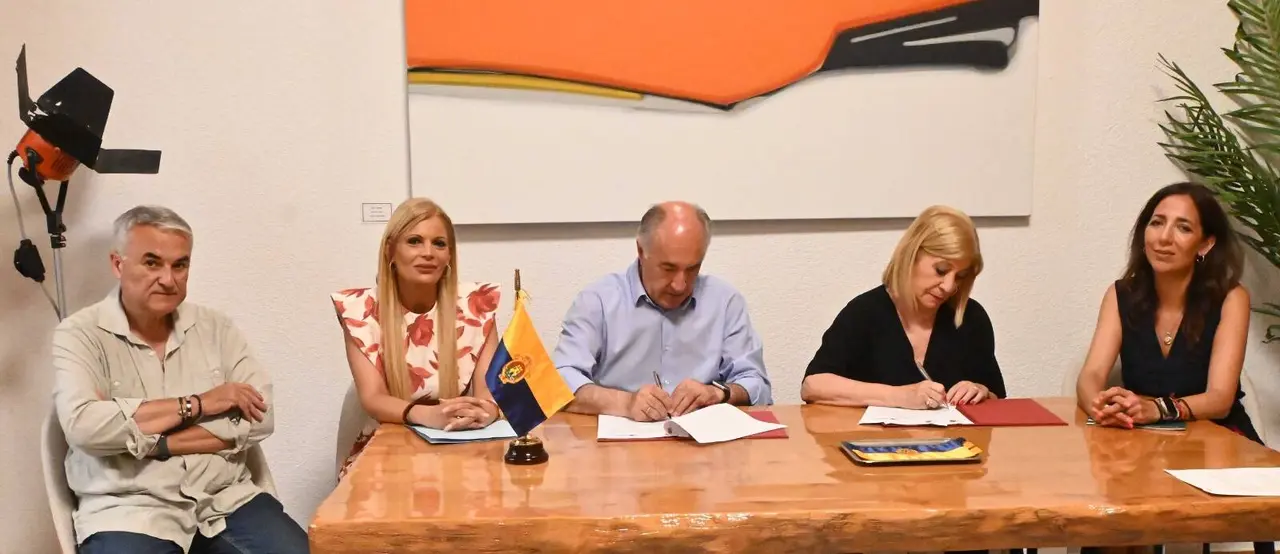 Firma del convenio de colaboraci&oacute;n entre el Ayuntamiento y el Colegio Oficial de &Oacute;pticos-Optometristas de Andaluc&iacute;a