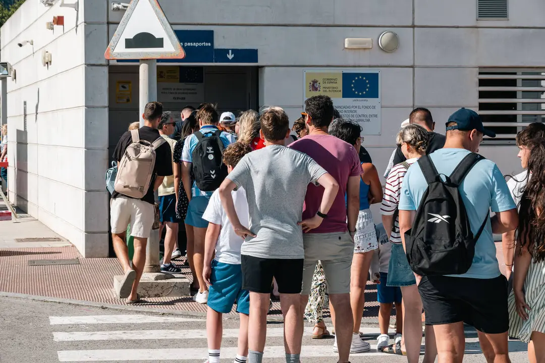 Esta medianoche la Verja dejar&aacute; de existir como frontera terrestre entre Gibraltar y La L&iacute;nea - FOTO: FJ Ben&iacute;tez