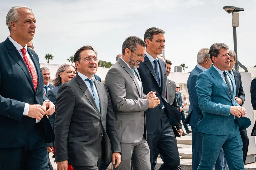 Juan Carlos Ruiz Boix participa en el acto institucional celebrado con motivo del derribo de la hist&oacute;rica Verja - FOTO: FJ Ben&iacute;tez