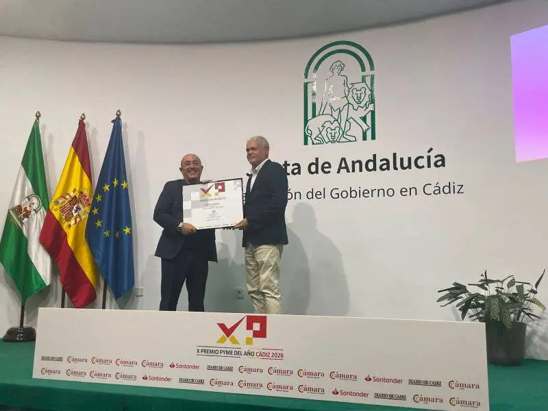 Francisco Clemente &Uacute;beda recoge el acc&eacute;sit de Formaci&oacute;n y Empleo concedido a OnNet Center en los Premios Pyme C&aacute;diz 2026