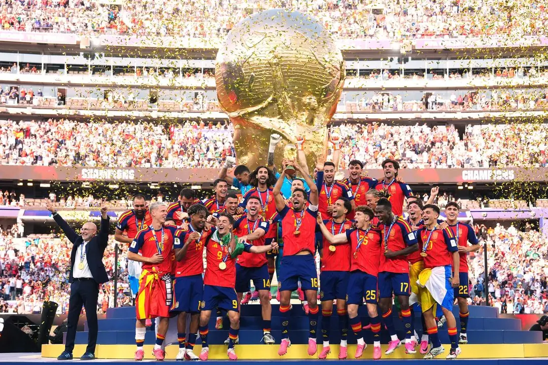 Los jugadores de la selecci&oacute;n espa&ntilde;ola celebran la conquista de su segundo t&iacute;tulo mundial