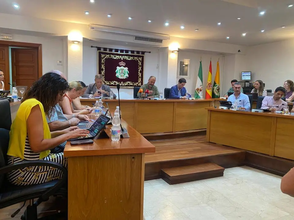 Imagen del pleno extraordinario celebrado para aprobar la creaci&oacute;n de la comisi&oacute;n municipal de investigaci&oacute;n