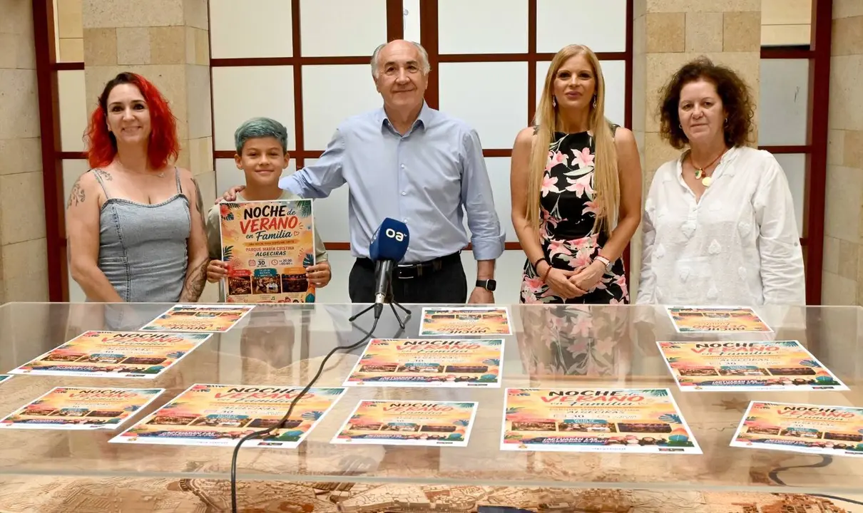 Presentaci&oacute;n de la programaci&oacute;n de la "Noche de verano en familia" en Algeciras