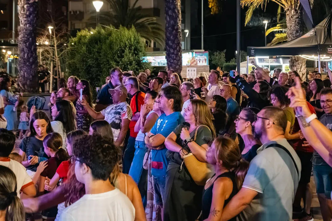 Ambiente en la inauguraci&oacute;n del Festival Mundial de Foodtrucks en el Parque del Lago Mar&iacute;timo - FOTO: FJ Ben&iacute;tez