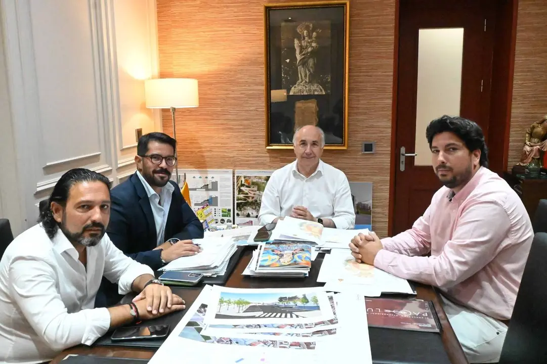 Reuni&oacute;n entre el Ayuntamiento y la Hermandad de Nuestra Se&ntilde;ora de La Palma para coordinar los actos de las Fiestas Patronales