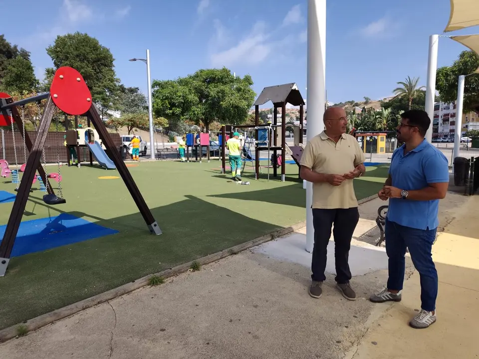 &Aacute;ngel Mart&iacute;nez supervisa los trabajos de mejora en las zonas infantiles del Parque Feria