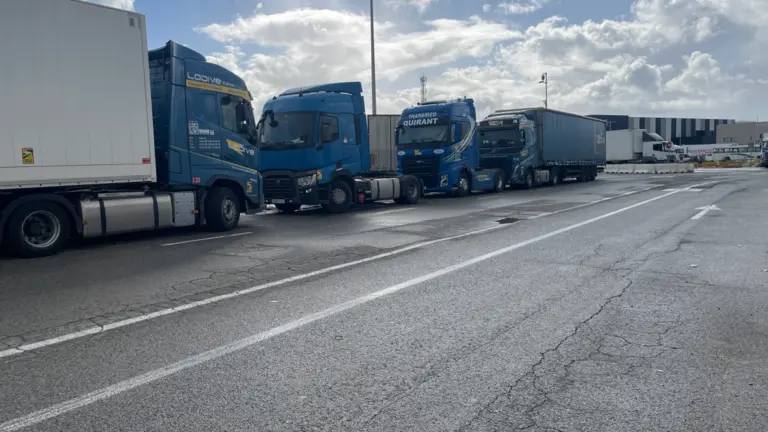 Colapso de camiones en el puerto de Algeciras 6