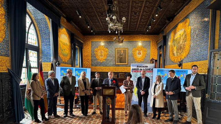 Presentación de Diverciencia en el salón de plenos de Algeciras 