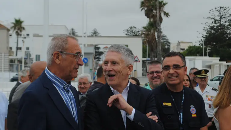 Visita de Marlaska al puerto de Tarifa por la OPE19