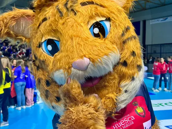 La mascota de la selecci&oacute;n espa&ntilde;ola anima al p&uacute;blico durante el encuentro entre Espa&ntilde;a y Austria en el pabell&oacute;n Ciudad de Algeciras.