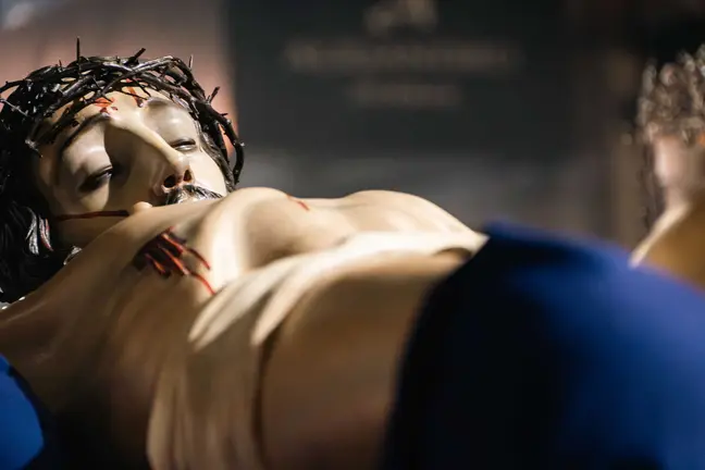 El Cristo de la Fe protagoniza la noche m&aacute;s sobrecogedora de la Semana Santa en Algeciras_11