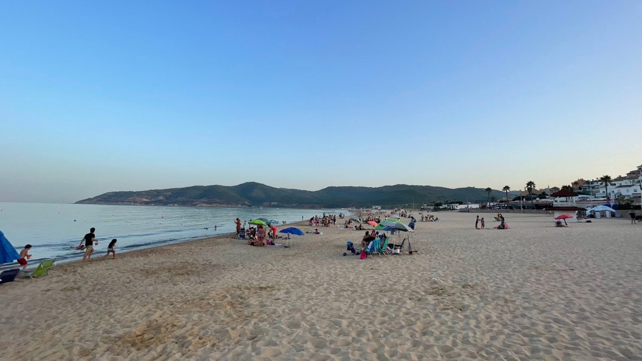 La playa algecireña de Getares, otro año más con su Bandera Azul