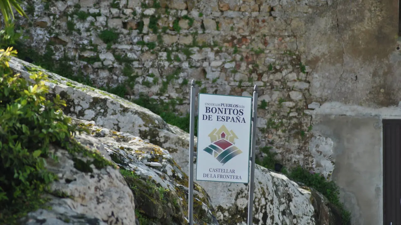 El programa incluye visitas a Castellar, Vejer, Grazalema, Benamahoma, Setenil de las Bodegas y Zahara de la Sierra