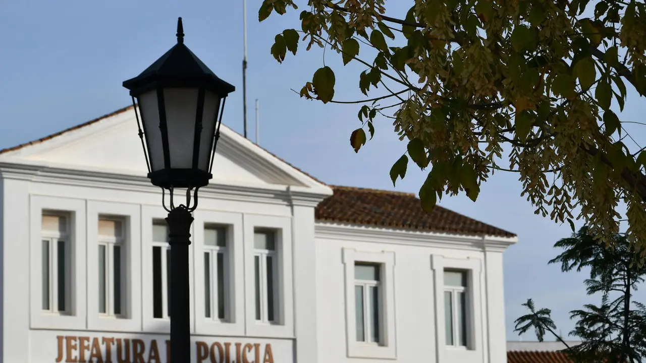 Fachada de la Jefatura de la Polic&iacute;a Local en una imagen de archivo