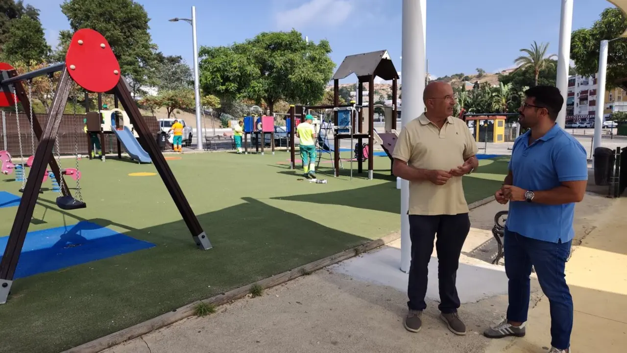 &Aacute;ngel Mart&iacute;nez supervisa los trabajos de mejora en las zonas infantiles del Parque Feria